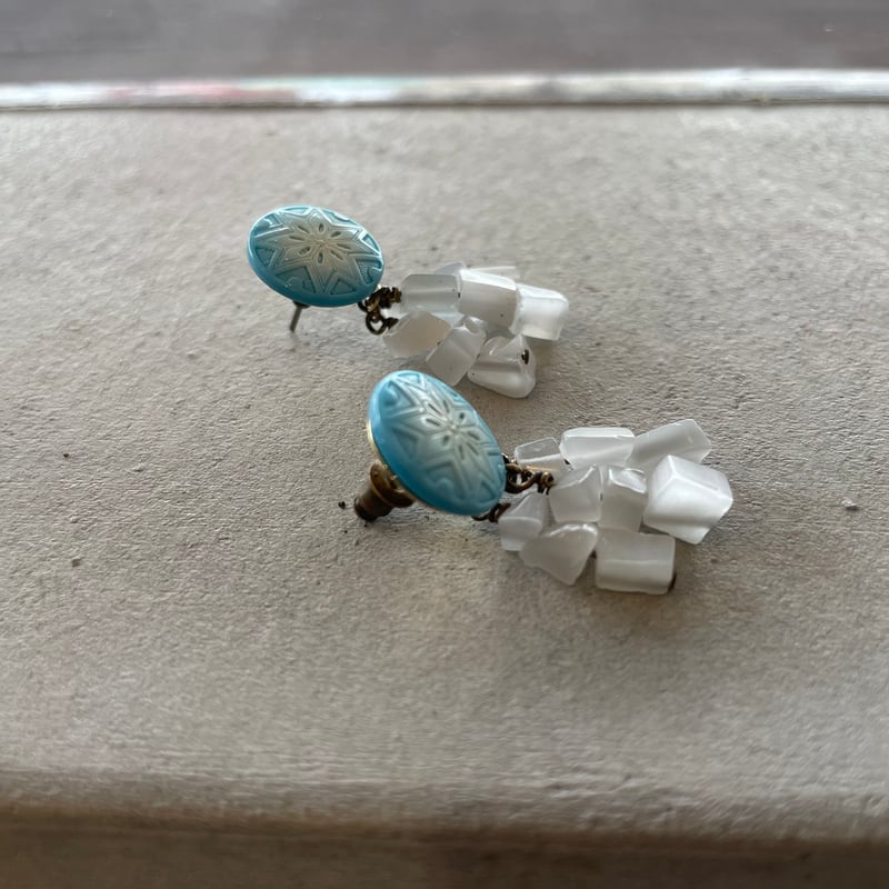 フランスヴィンテージボタンとガラスのピアス | Verde