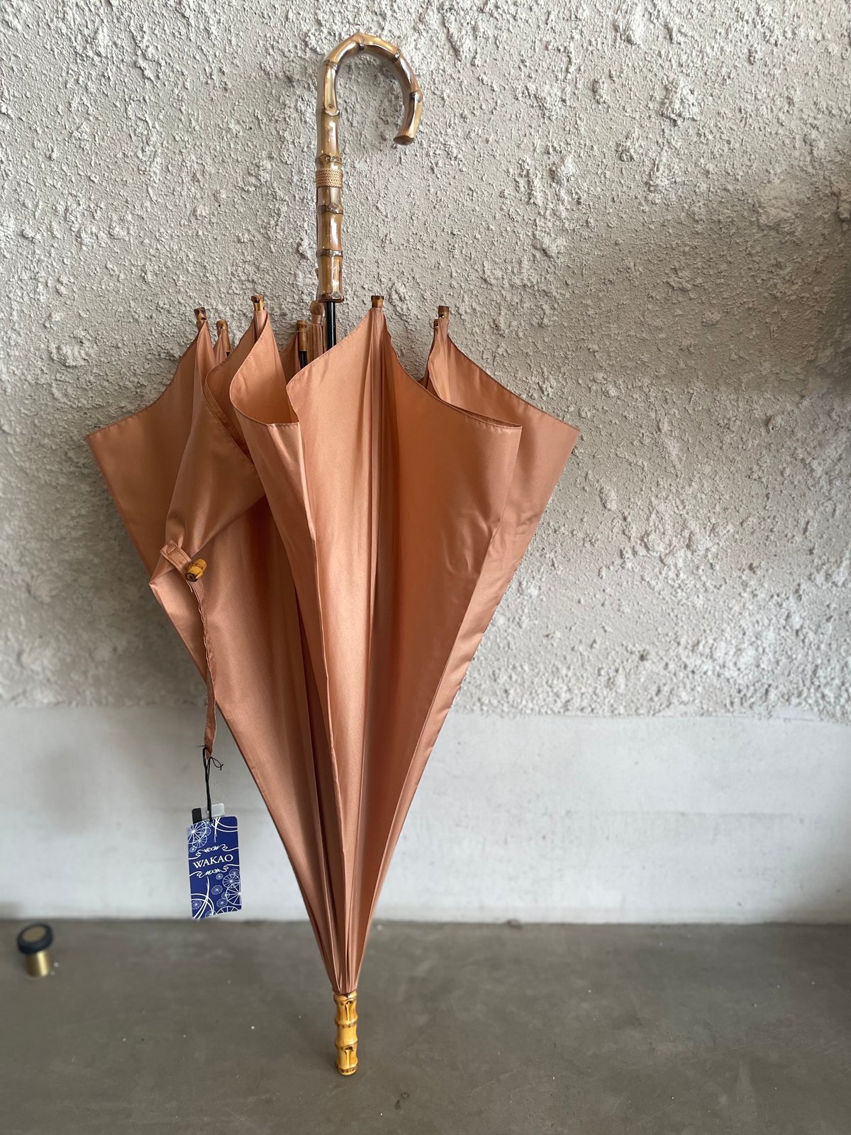 WAKAOドーム型バンブーハンドルタッセル雨傘 | Verde