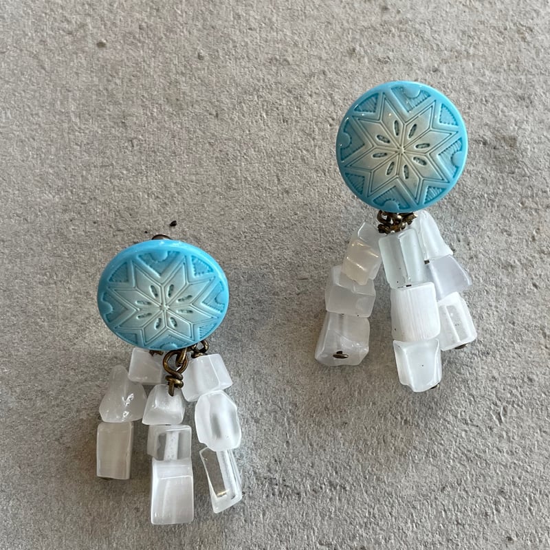 フランスヴィンテージボタンとガラスのピアス | Verde