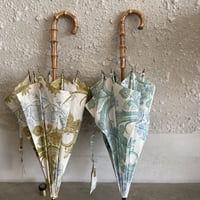 Bonbon store 晴雨兼用傘 ボンボンストア〉の晴雨兼用できる折りたたみ傘。 – 『&Premium
