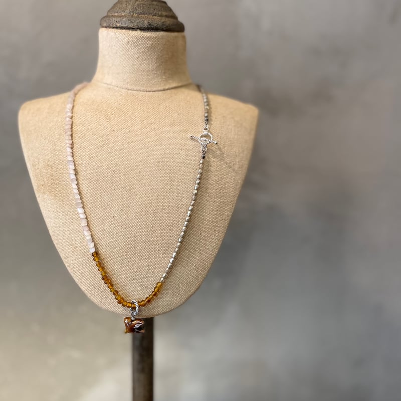 ヴィンテージビーズと鳥チャームのネックレス | Verde 