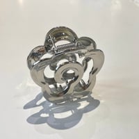 Metallic flower clip