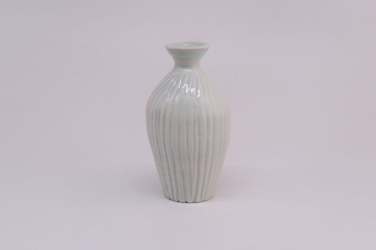 A)青白磁線文徳利（隆 作） | 隆太窯 shop