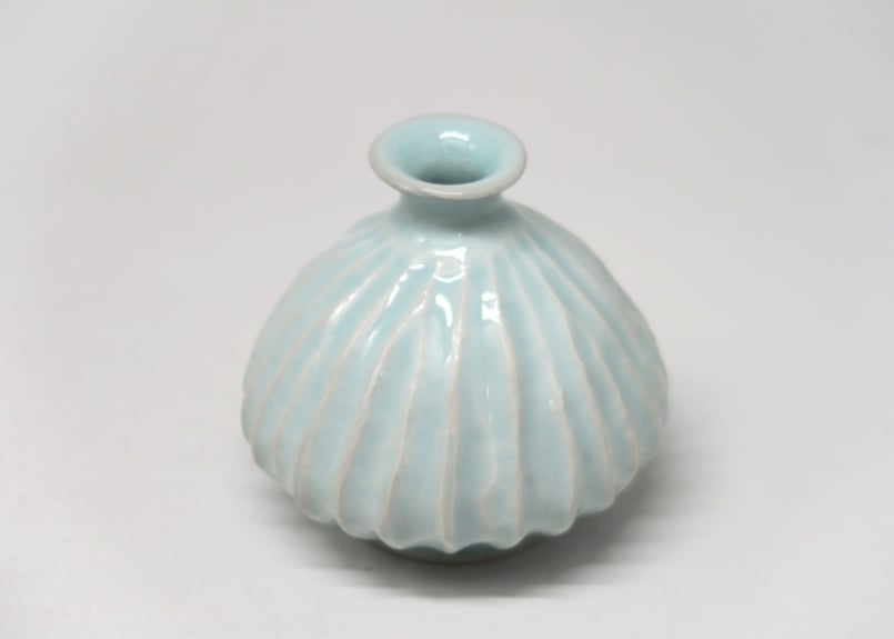 A）青白磁しのぎ文徳利 （隆 作） | 隆太窯 shop