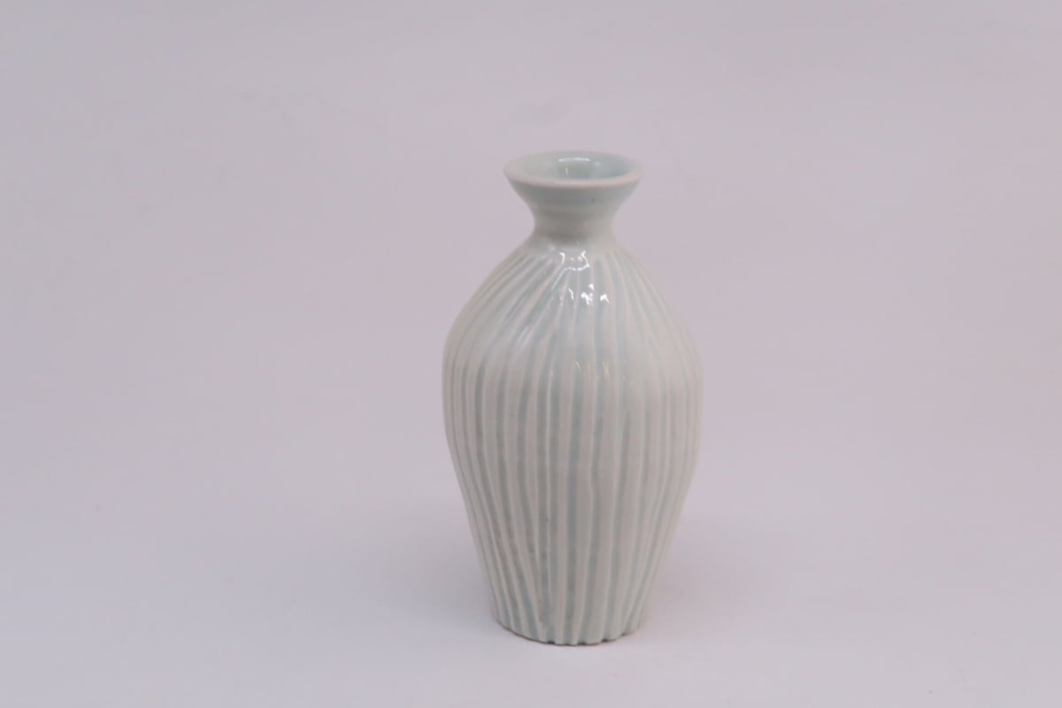 A)青白磁線文徳利（隆 作） | 隆太窯 shop