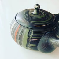 常滑焼　春太朱泥牡丹彫急須