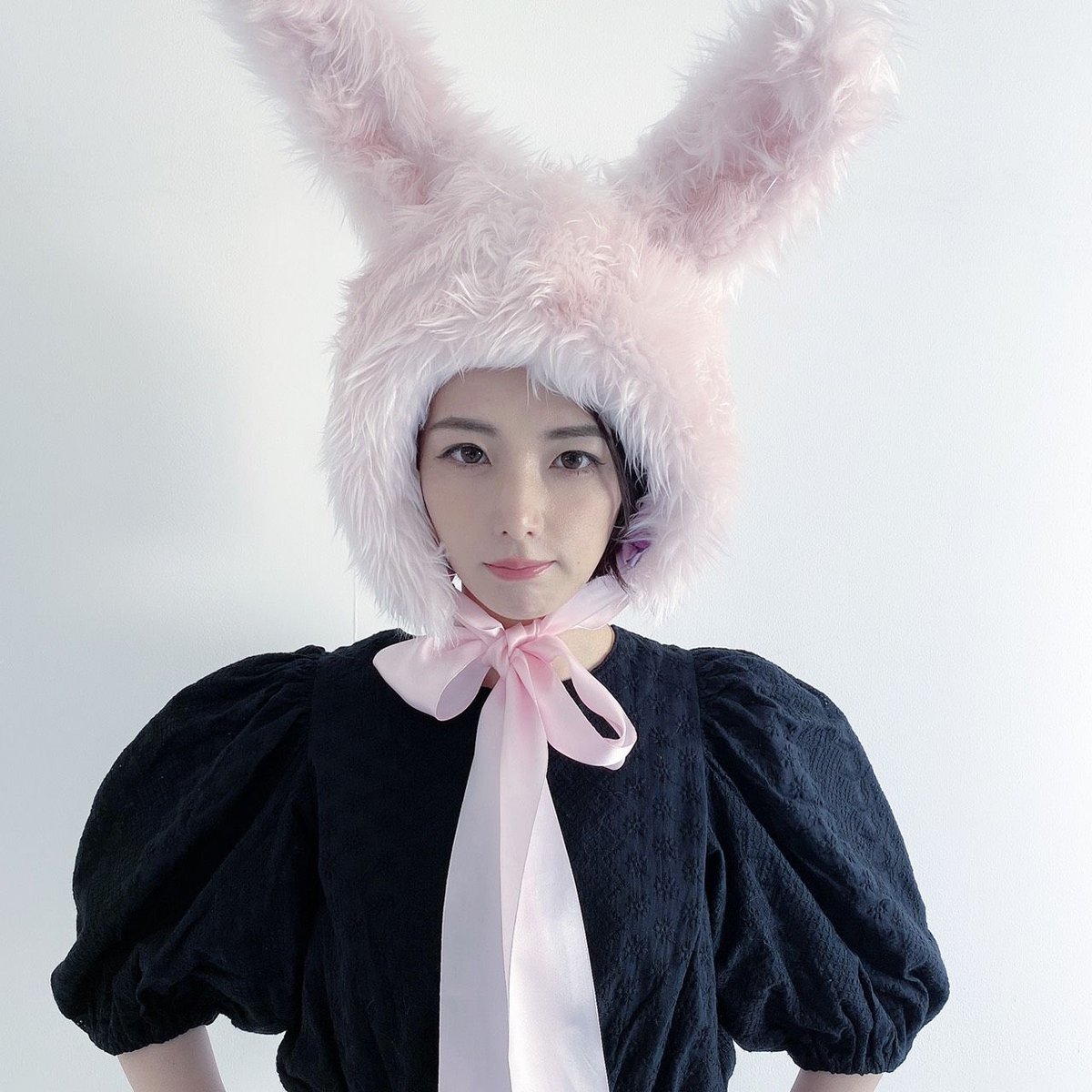【新品】Emelald Blue　ピンク　兎毛帽子 リボン付 新品】Emelald Blue ピンク 兎毛帽子 リボン付