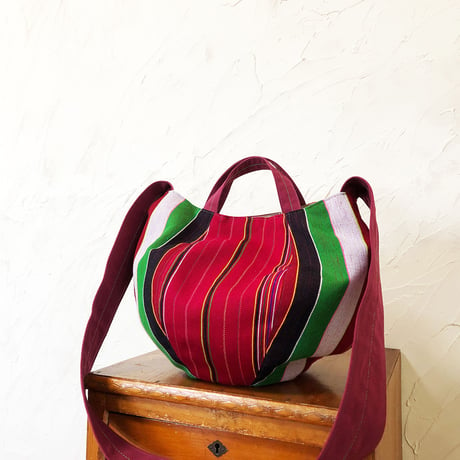 320｜ミャンマー・パラウン族の手織り布ボニーバッグ（赤）（size/M）