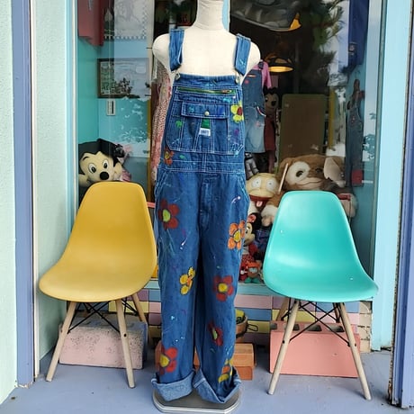 ギター弾きの花柄オーバーオール🌈