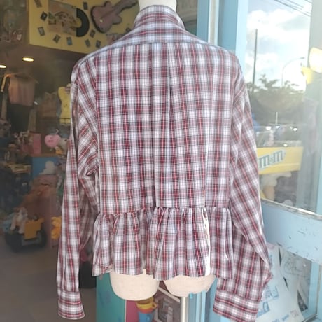 リメイク商品🧸抑え目フリフリシャツ🌷.*
