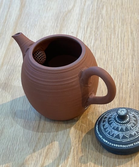 小北條 Kohokujo／＃01 朱泥象嵌 印籠蓋後手茶注・黒蓋（約120ml）