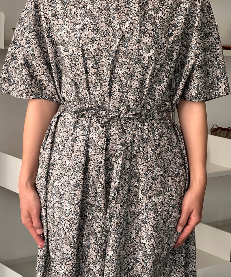 ユティリテ / リバティ・フレンチスリーブワンピース（Chive) | MWL STORE