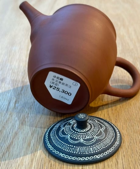 小北條 Kohokujo／＃03 朱泥象嵌蓋 後手茶注・黒蓋（約140ml）