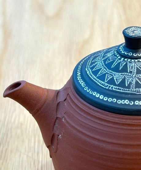 小北條 Kohokujo／＃01 朱泥象嵌 印籠蓋後手茶注・黒蓋（約120ml）
