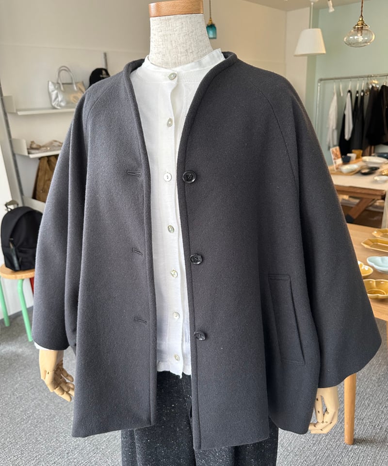 ユテリテ ノーカラーポンチョ スーパービーバー Aラインコート