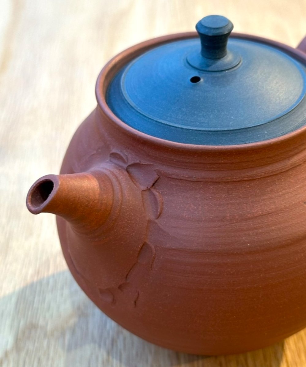 小北條 Kohokujo／＃07 朱泥 後手茶注・黒蓋（約300ml） | MWL STORE