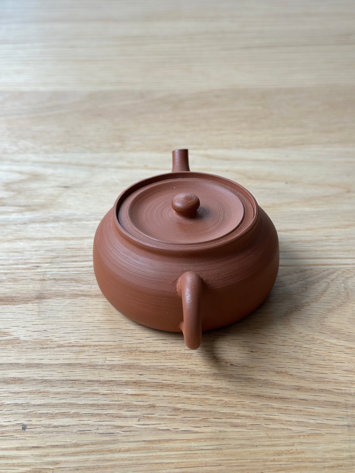 常滑焼　三代山田陶山作　紫砂　朱泥　漢詩梅文　急須　箱蓋無し　V　R7121 三代山田陶山 朱泥後手急須平蓋 #276 | MWL STORE