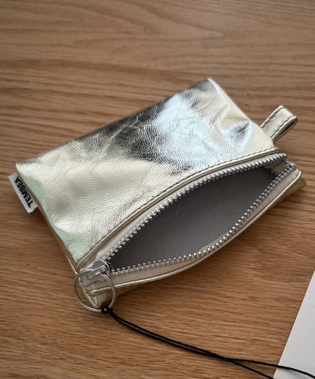 TEMBEA／ FLAT POUCH #NEW SILVER(ヤギ革）