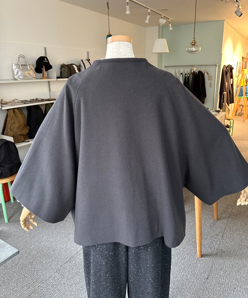 ユテリテ ノーカラーポンチョ スーパービーバー Aラインコート