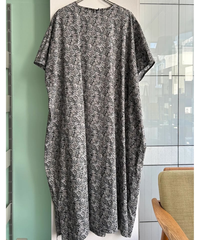 ユテリテ / リバティ・フレンチスリーブワンピース（Chive) | MWL STORE