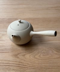 常滑焼　三代山田陶山作　紫砂　朱泥　漢詩梅文　急須　箱蓋無し　V　R7121 DSC03207_2048x.jpg?v=1685588343