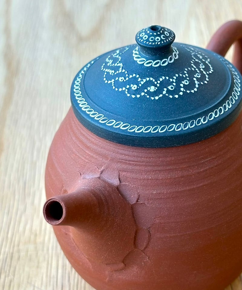 小北條 Kohokujo／＃22 朱泥象嵌 印籠蓋後手茶注・黒蓋（約140ml