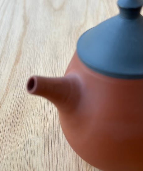 小北條 Kohokujo／＃24 朱泥 印籠蓋後手茶注・黒蓋（約120ml）