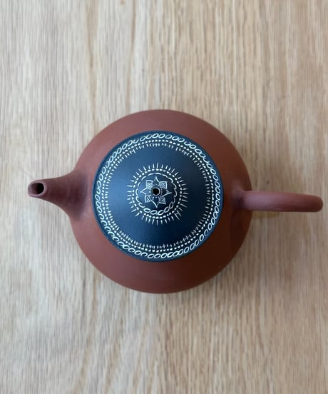 小北條 Kohokujo／＃22 朱泥象嵌 印籠蓋後手茶注・黒蓋（約120ml）