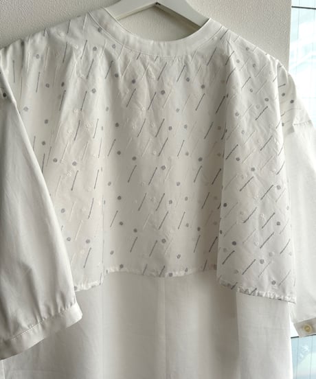 STAMP AND DIARY / ヴァート・２WAYレイヤードブラウス８分袖（シロ）