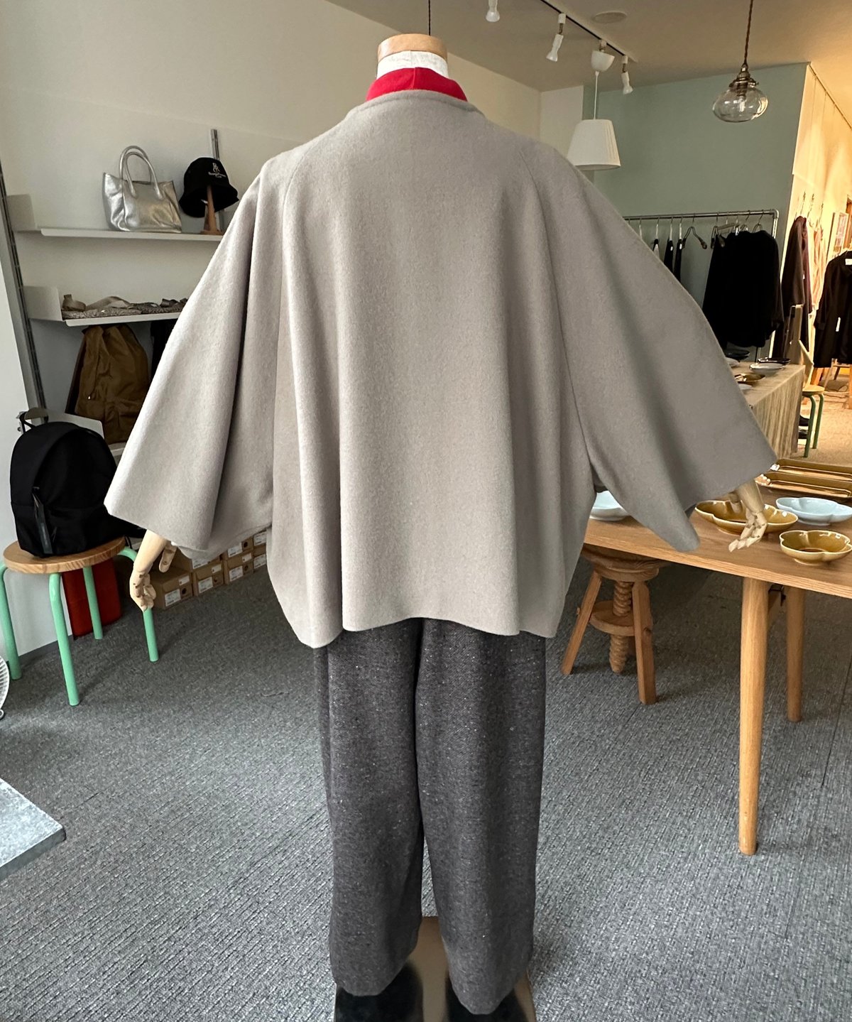 ユテリテ／ノーカラーポンチョコート（スーパービーバー素材