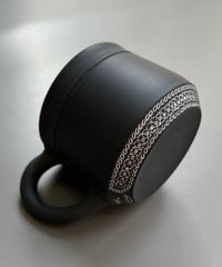 清水小北條／黒象嵌マグカップ（朱泥炭化）