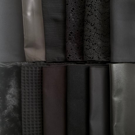 Black Textured Drape / 黒の質感ドレープ