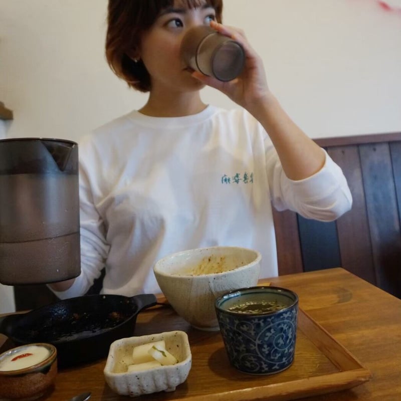 麻婆套餐 水飲みガール（ロンT） | 本格麻婆豆腐 かかん