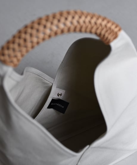 Kamaroʼan  /    Woven Triangle Bag 58 【Natural Handle】
