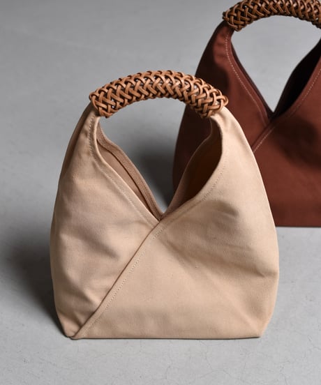 Kamaroʼan  /    Woven Triangle Bag 36