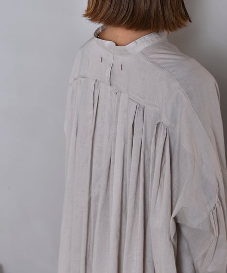 suzuki takayuki / tucked cape blouse