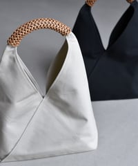Kamaroʼan  /    Woven Triangle Bag 58 【Natural Handle】