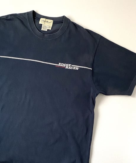 90's Eddie Bauer printed tee.