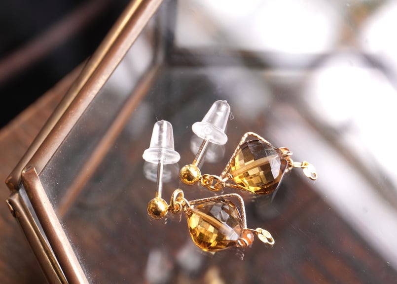 ブランデークォーツ、ヘソナイトガーネット ピアス | zuro jewelry