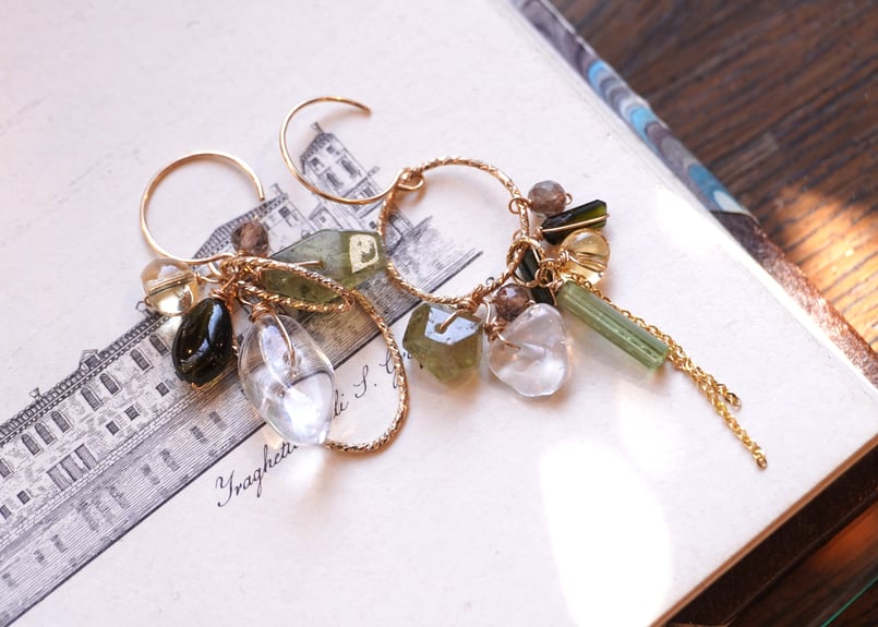 『5069』ハンドメイドピアス グリーンガーネット、グリーントルマリン ループk14GFフックピアス