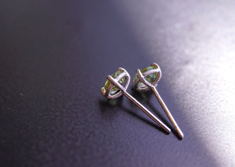 ペリドット Pt900 ピアス | zuro jewelry ペリドット Pt900 ピアス | zuro jewelry