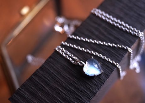 ハートムーンストーン　silverネックレス  40cm