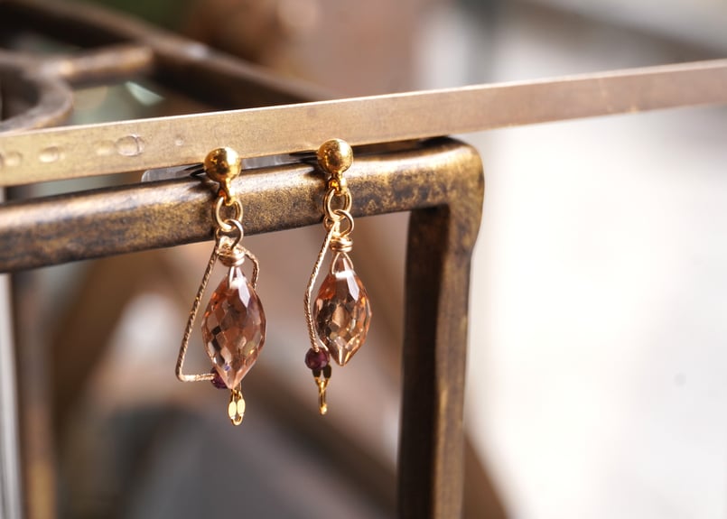 ブラウントパーズ、ガーネット ピアス （N-DK | zuro jewelry
