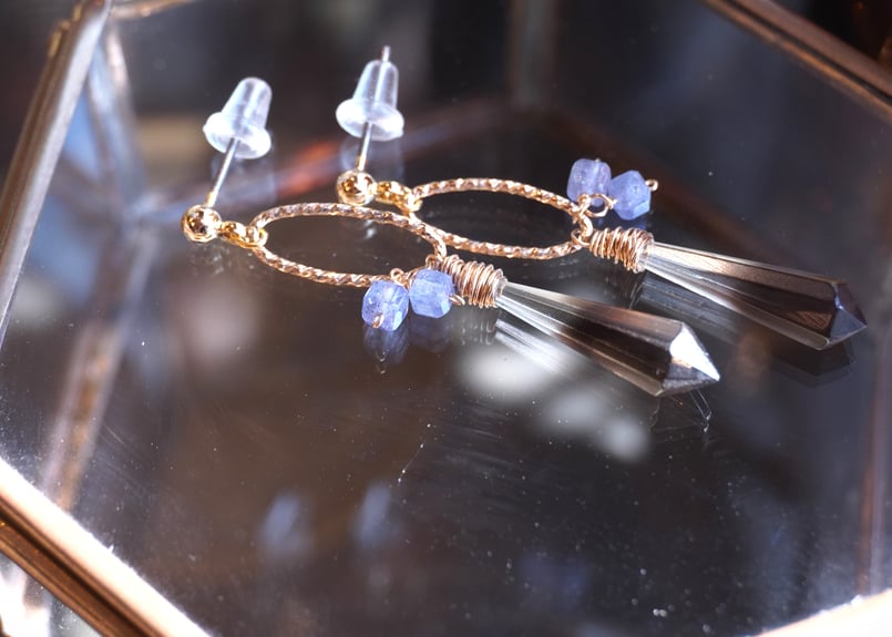 大幅値下げ宝石質スモーキークォーツヘキサゴンバックカービングピアスチャーム ピアス／イヤリング】宝石質AAAスモーキークォーツ マロンピアス