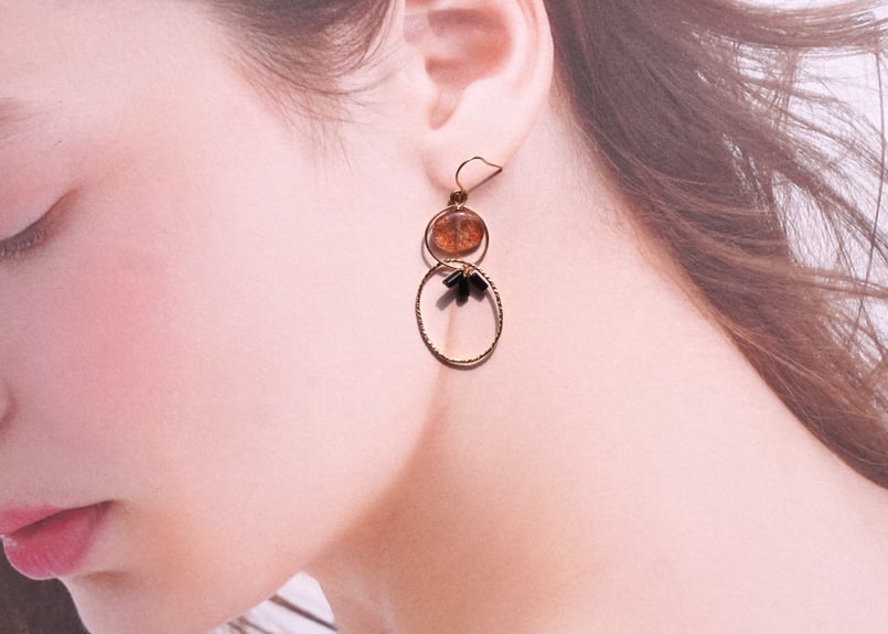 サンストーン、オニキス k14GFフックピアス | zuro jewelry