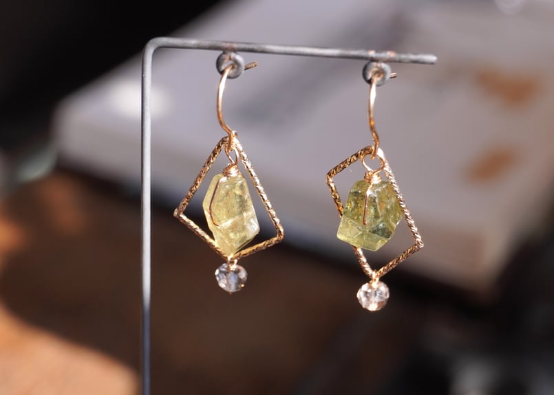 グリーンガーネット ループk14GFフックピアス | zuro jewelry