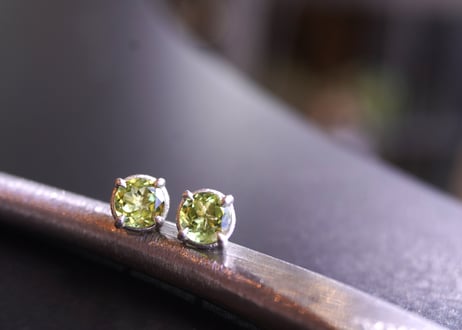 ペリドット　Pt900　ピアス