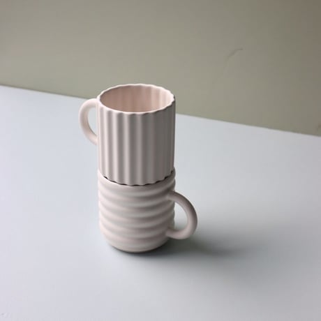 "FORM & SEEK" Ripple Mugs SET - White -