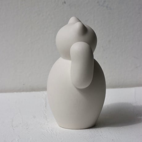" KIKUCHI SHUNJI / 菊池 俊治 " manekineko ( 両手 ) - white