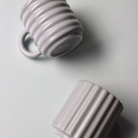 "FORM & SEEK" Ripple Mugs SET - Grey -